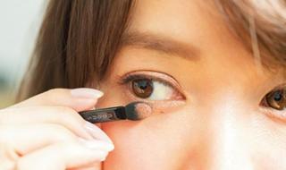 亲爱的爱上你是哪首歌的歌词 亲爱的你在和谁约会